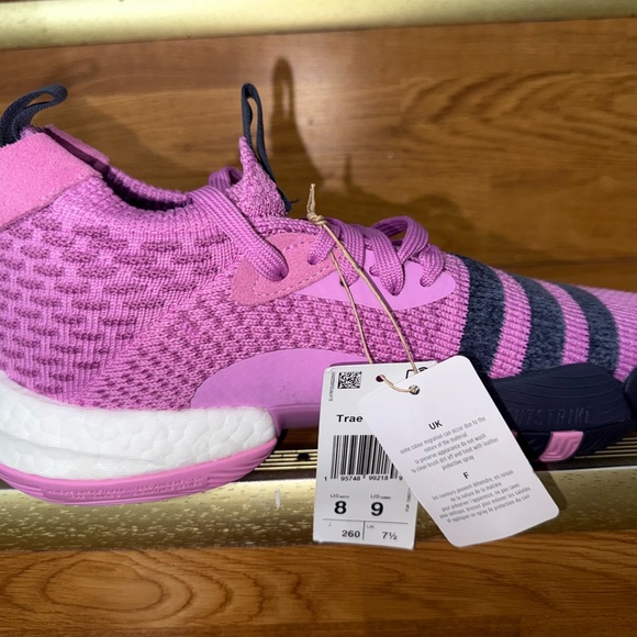 NWT adidas Trae Young 2.0 Basketball Shoes
Men's SIZE M 8 L 9 - Picture 2 of 6